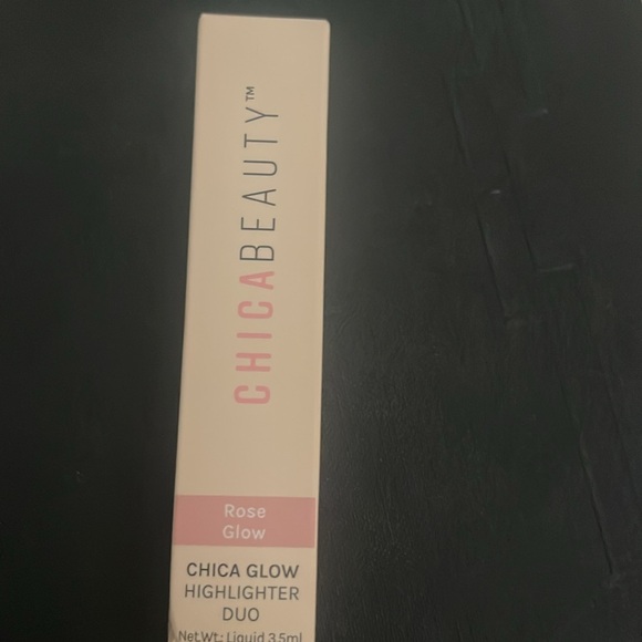 CHICA BEAUTY Chica Glow Highlighter Duo - Chica Glow - FULL SIZE - Brand NEW* - Picture 7 of 8